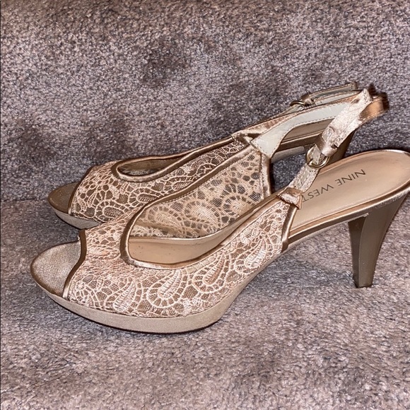 Nine West Shoes - Nine West 8.5 high heel shoe nude tan wedding